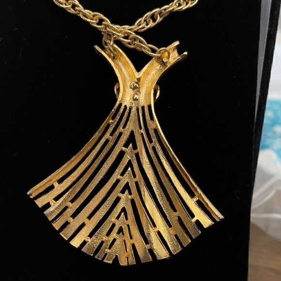 Vintage gold tone fan necklace - Picture 3 of 5